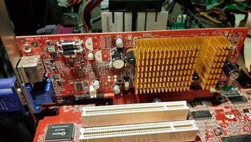 Old karta graficzna AGP ATI Radeon 9200SE