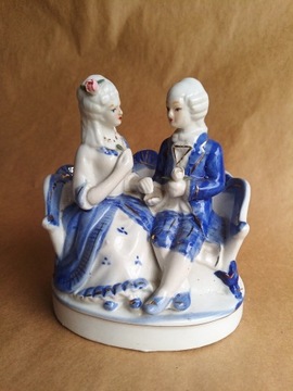 Porcelanowa figurka. Para na ławce, biały, niebieski porcelana 13cm złocone