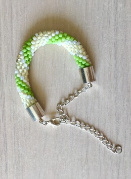 Zielona bransoletka, sznur szydełkowo-koralikowy