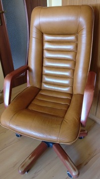 Obrotowy fotel skórzany z regulacją wysokości