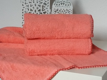 Ręcznik frotte 50 x 100 różowy z obszyciem