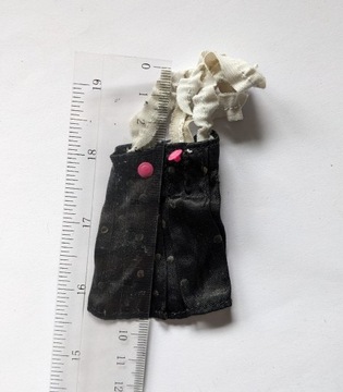 Ubranko różowe dla lalki Barbie czarna sukienka na ramiączkach w kropki