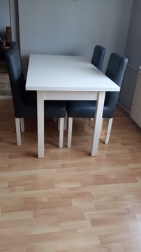 Stół biały + 4 krzesła tapicerowane