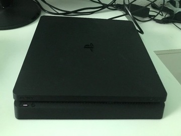 Sprzedam PS4 Slim 500GB+ Słuchawki/PAD