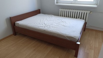 Łóżko (materac 135 x 200)