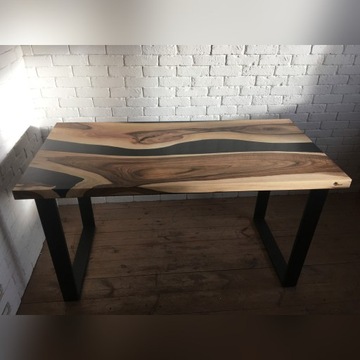 Stół z drewna orzechowego i czarnej żywicy
