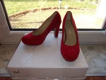 2062 - Nowe czerwone buty na grubym obcasie R.37