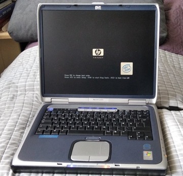 Retro Laptop HP Pavilion ze5600 + zasilacz