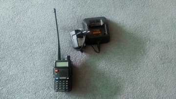 Radio BAOFENG UV-5R + STACJA ŁADUJĄCA