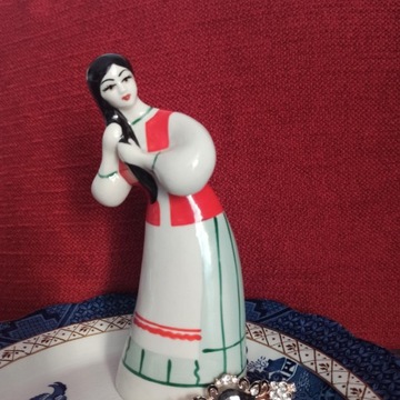 Figurka porcelanowa dziewczyna z warkoczem ZHK Połonne vintage