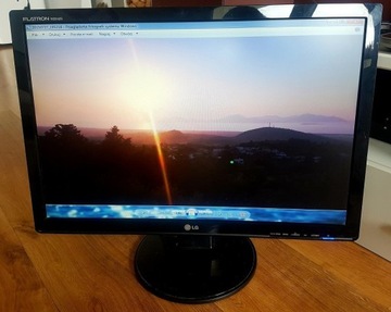 Monitor LG W2242S-PF