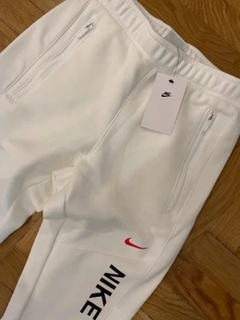 Dresy / spodnie Nike XS