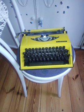 Maszyna do pisania Adler,model Tippa. 