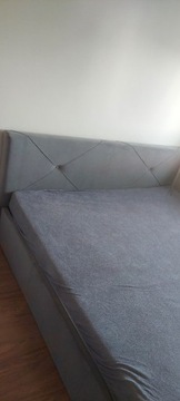 Łóżko tapicerowane szare 