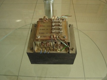 Transformator  z płytką bezpieczników Radmor 5102