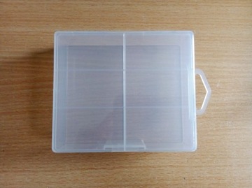 Plastikowe pudełko na baterie
