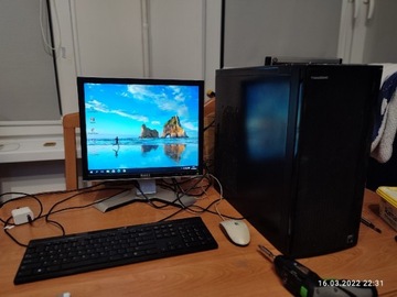 Sprzedam komputer stacjonarny z monitorem LCD 