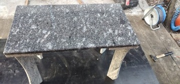 Stół z kamienia