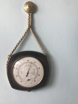 Barometr z termometrem.