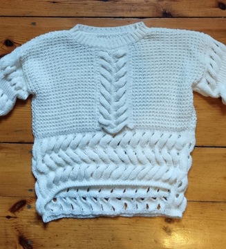 Sweter we wzory w kolorze kremowym - rozmiar L