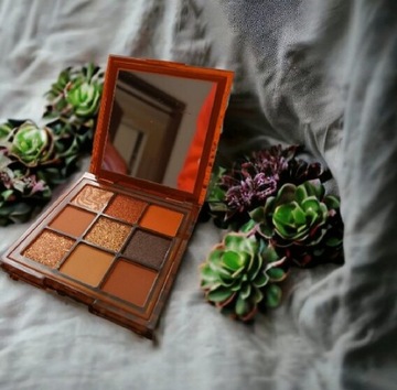 Paleta cieni Huda Beauty Brown Caramel