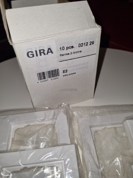 GIRA E2 ramka podwójna biały połysk