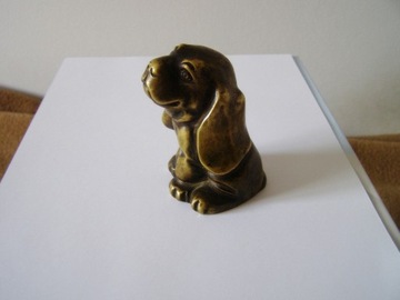 Pies basset - figurka z mosiądzu