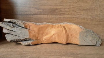 Wilk - płaskorzeźba, drewniana rzeźba