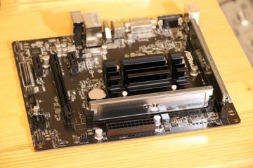 ASRock D1800M Intel Dual-Core