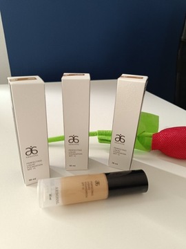 Arbonne Podkład kryjący ze SPF15