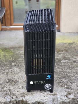 Obudowa do komputera Evga DG-84, potężna 