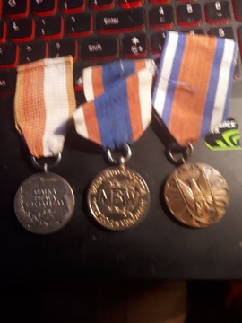 3 medale  PRL lekka patyna