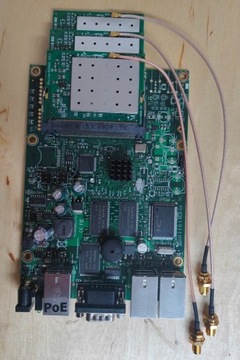 Router MikroTik RouterBOARD RB433 + 3 karty R52