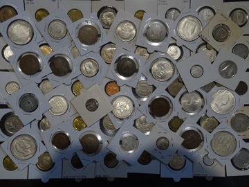 Zestaw starych monet w kartonikach to co widać