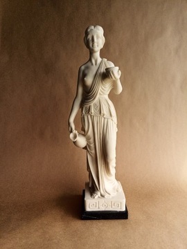 L. Toni - Rzeźba, Bogini Hebe. Figurka. Marmur.