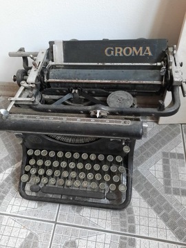 Zabytkowa (przedwojenna - 1924) maszyna do pisania
