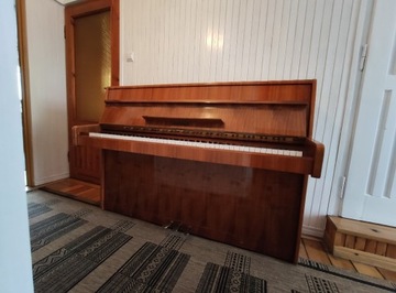 Pianino Legnica Model M-100C