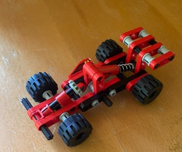 LEGO 8209 Technic - Wyścigówka (brak dwóch element