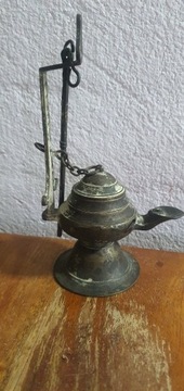 Stara mosiężna lampka oliwna