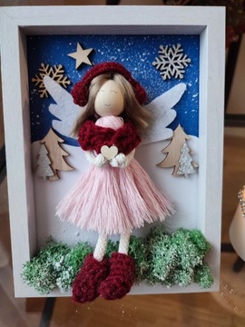 Aniołek makrama w ramce świąteczna różowy