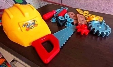 Zestaw narzędzi + kask dla dziecka zabawka