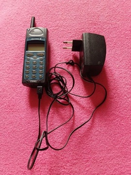 Telefon Ericsson A1018s z baterią i ładowarką