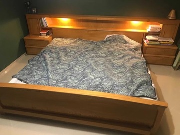 Duże, stylowe, łóżko z litego drewna
