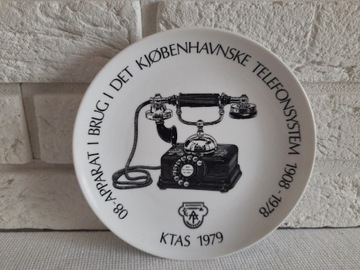 Stary aparat telefoniczny duński talerz ścienny.
