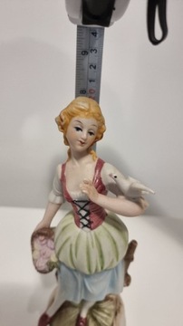 Figurka z porcelany w stylu capodimonte