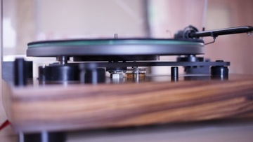 Pro-Ject 6.1 - szafirowe łożyska ramienia.