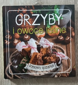 Grzyby i owoce leśne domowa spiżarka 