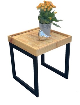 Drewniany stolik boczny
