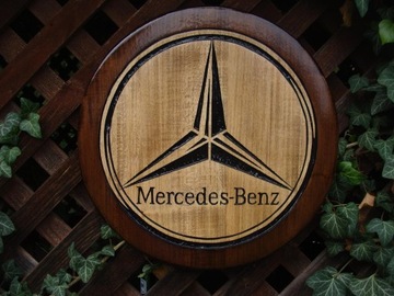 Mercedes Benz Ręcznie rzeźbione logo w drewnie. 