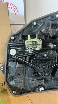 BMW G30 G31 Podnośnik szyby lewy tył 2587662